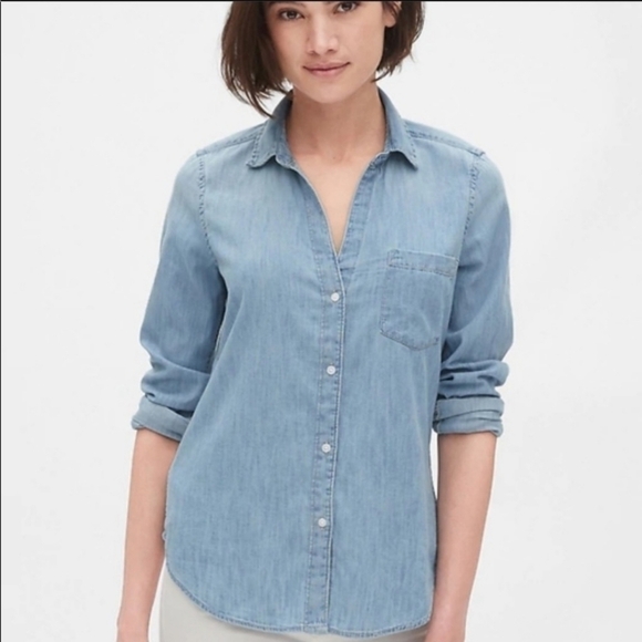 Gap the Fitted Boyfriend Tencel Button Down Shirt - Picture 1 of 8